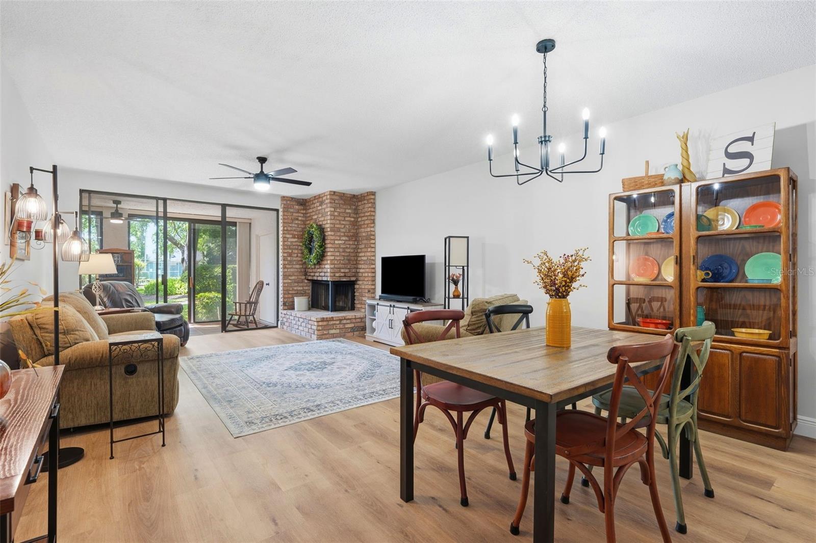 Image 3 of 28 For 1055 Kensington Park Drive 808