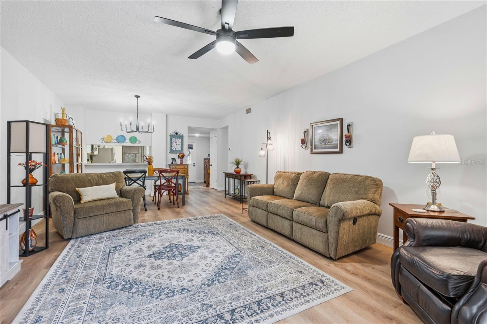 Image 7 of 28 For 1055 Kensington Park Drive 808