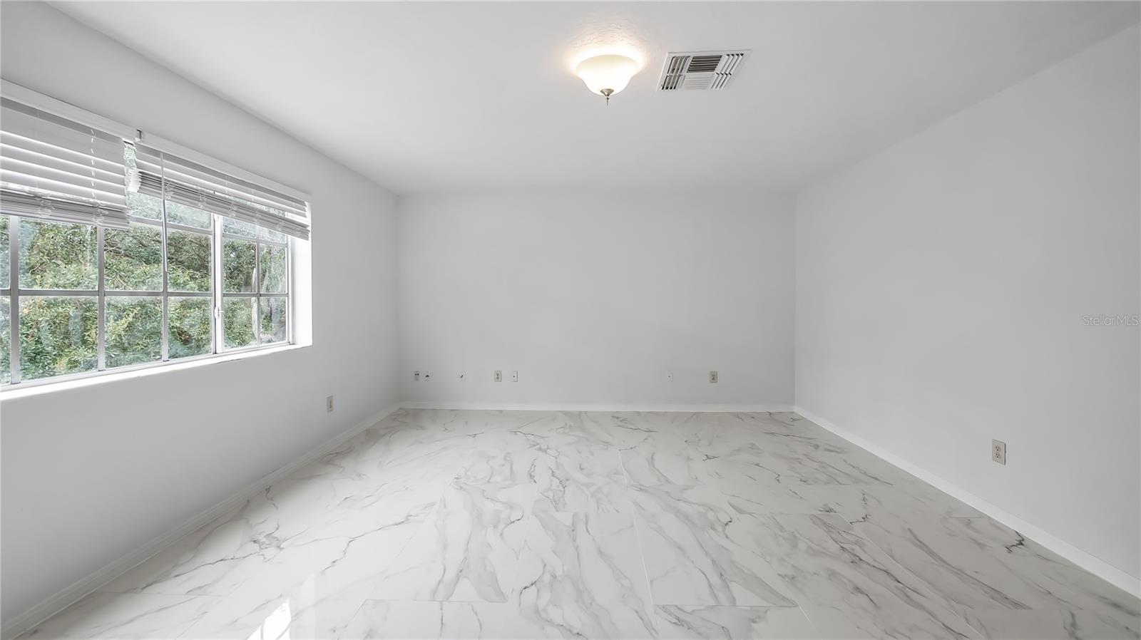 Image 6 of 41 For 7843 Saint Andrews Circle