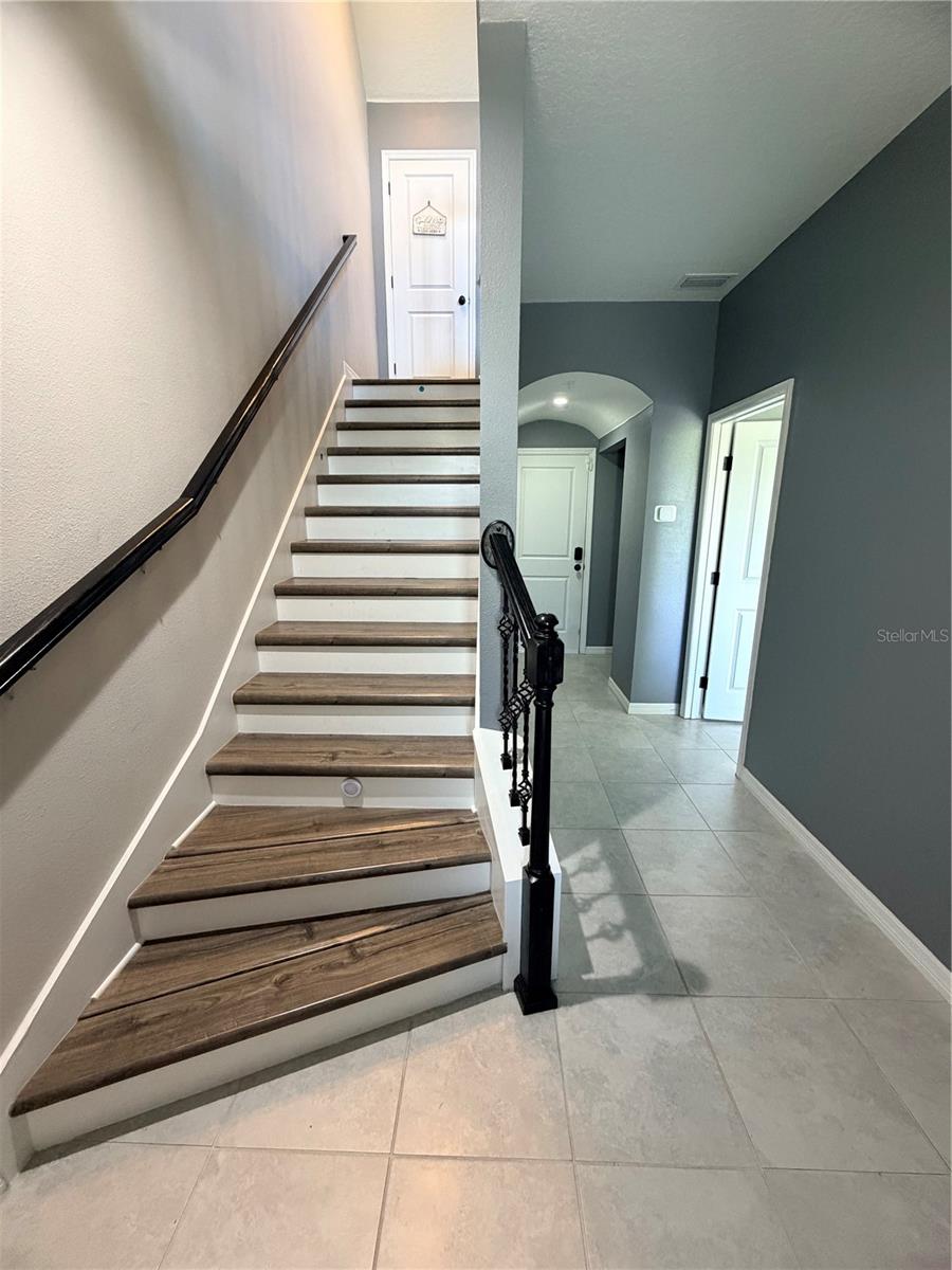 Image 6 of 31 For 476 Portico Court