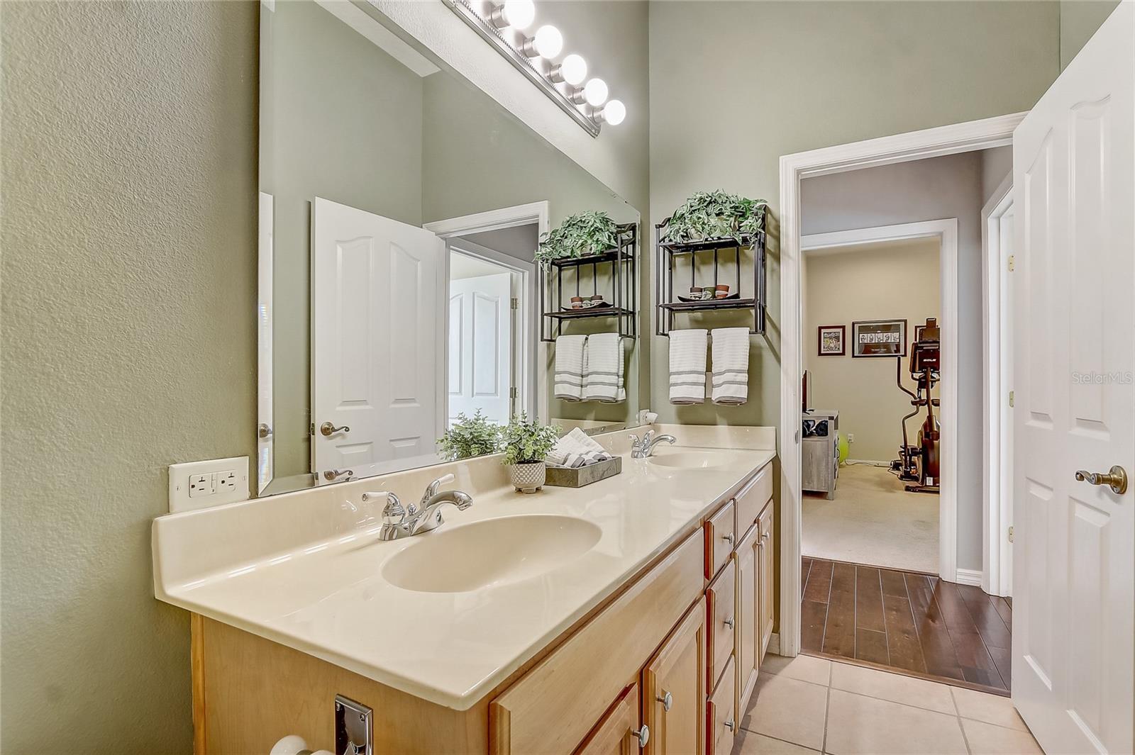 Image 27 of 71 For 8314 Vintage Drive