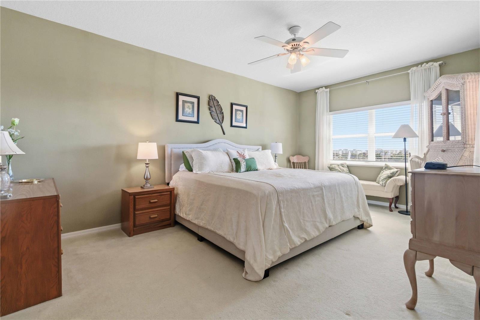 Image 10 of 30 For 8921 Lake Drive 504