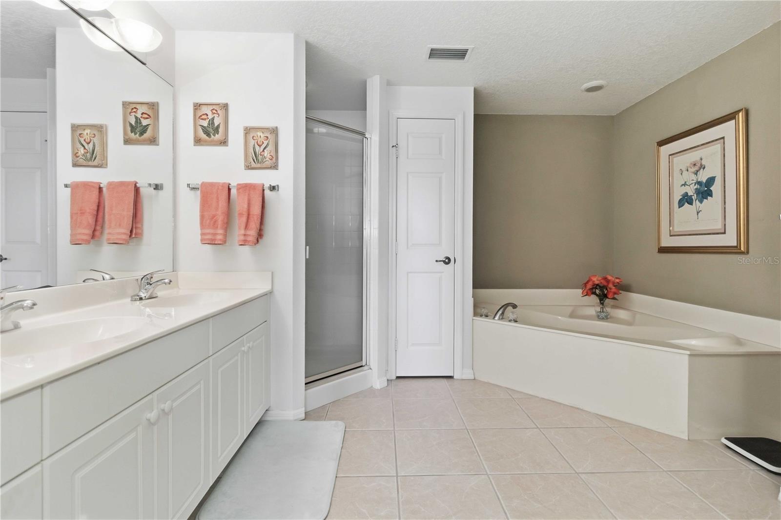 Image 12 of 30 For 8921 Lake Drive 504