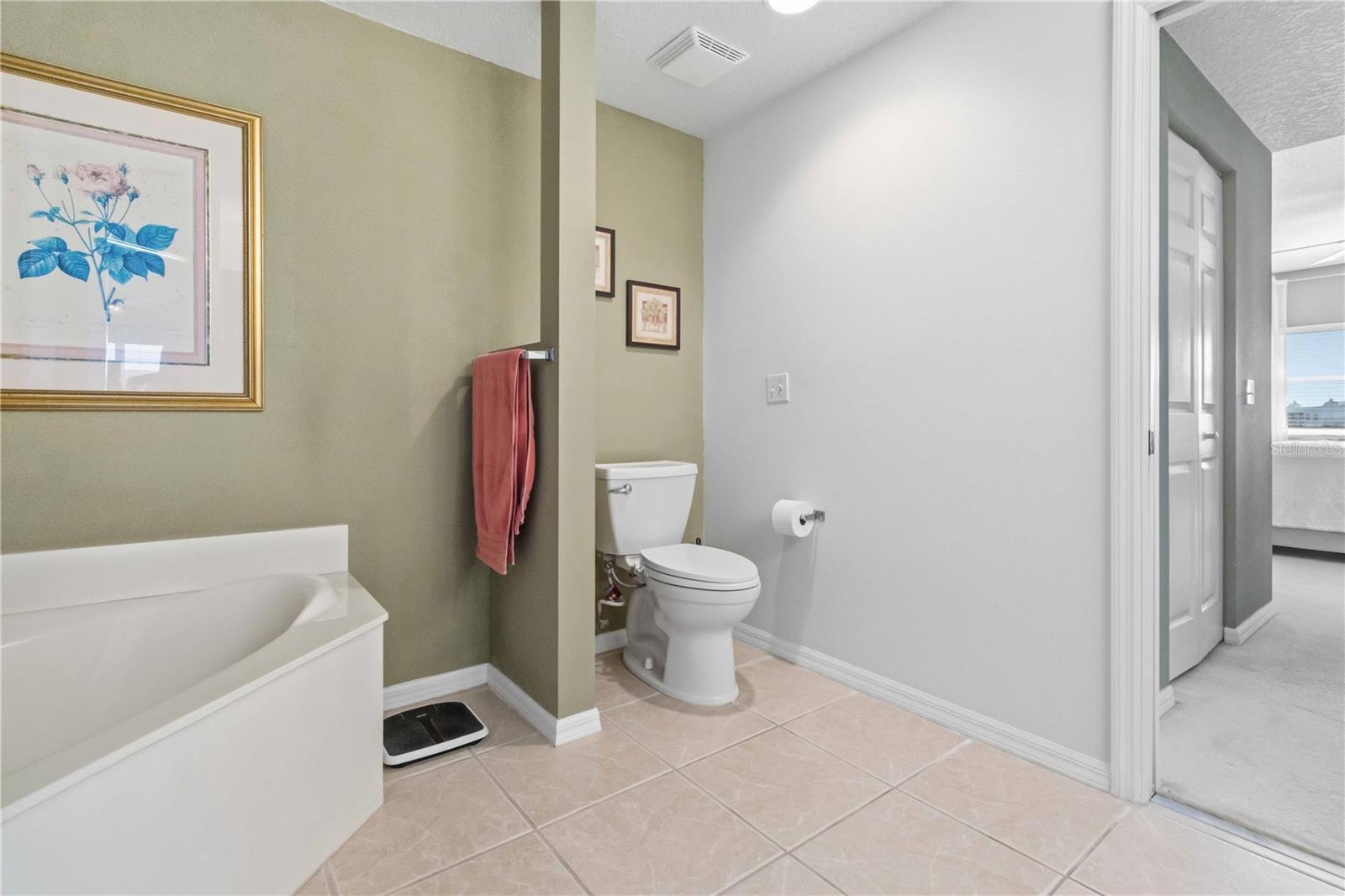 Image 13 of 30 For 8921 Lake Drive 504