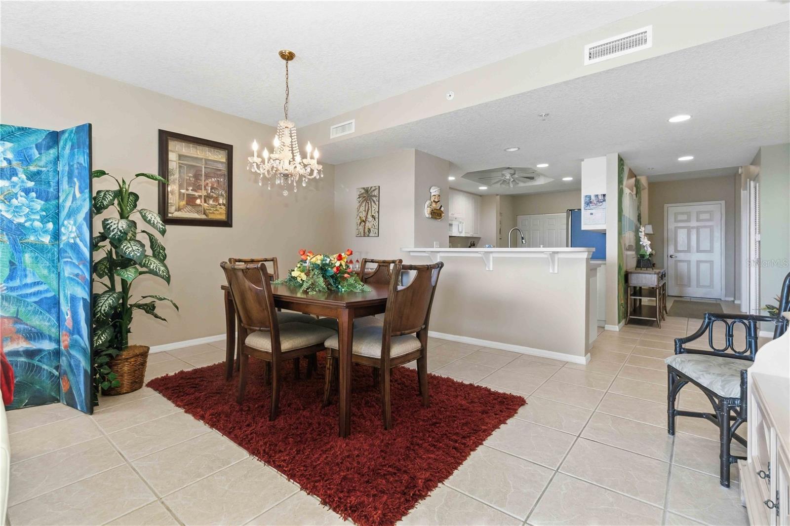 Image 5 of 30 For 8921 Lake Drive 504