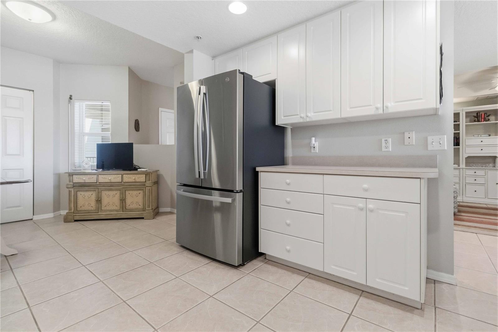 Image 6 of 30 For 8921 Lake Drive 504