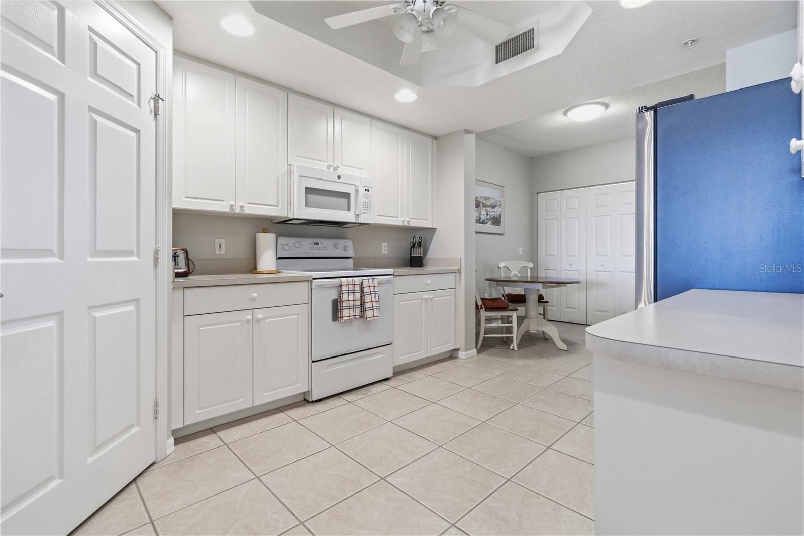 Image 7 of 30 For 8921 Lake Drive 504