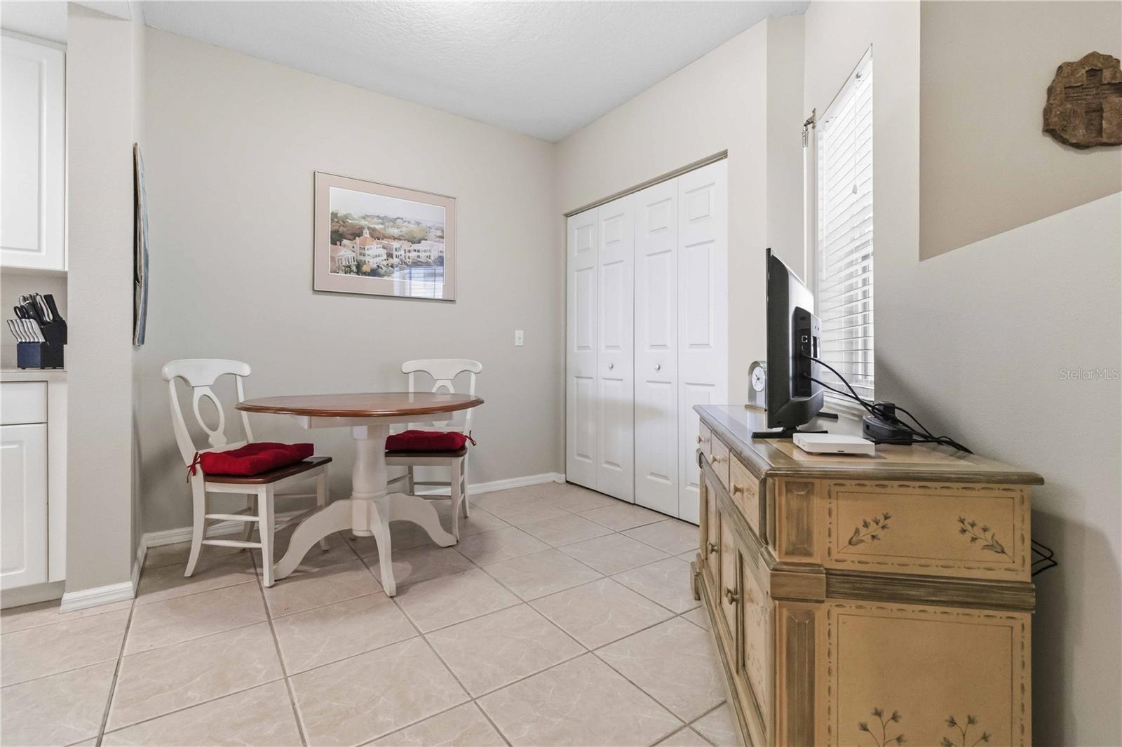 Image 8 of 30 For 8921 Lake Drive 504