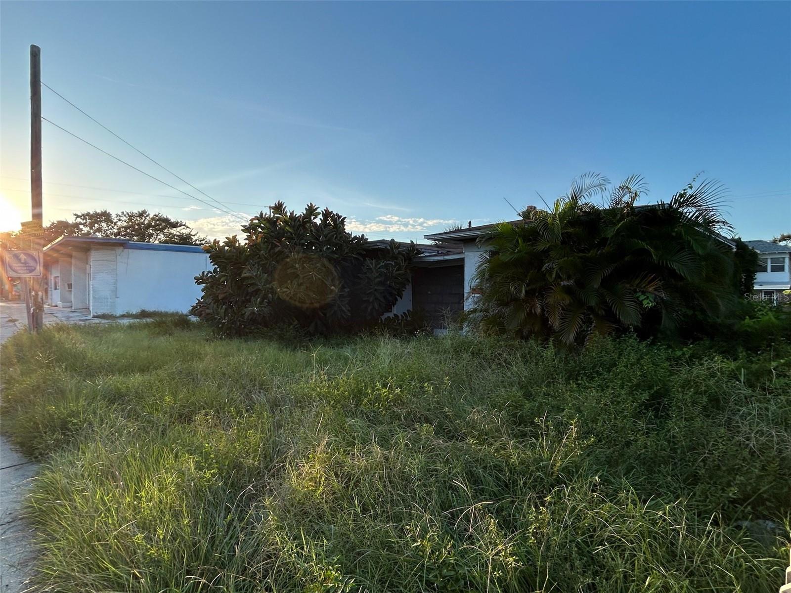 Image 12 of 55 For 877 22nd Avenue S