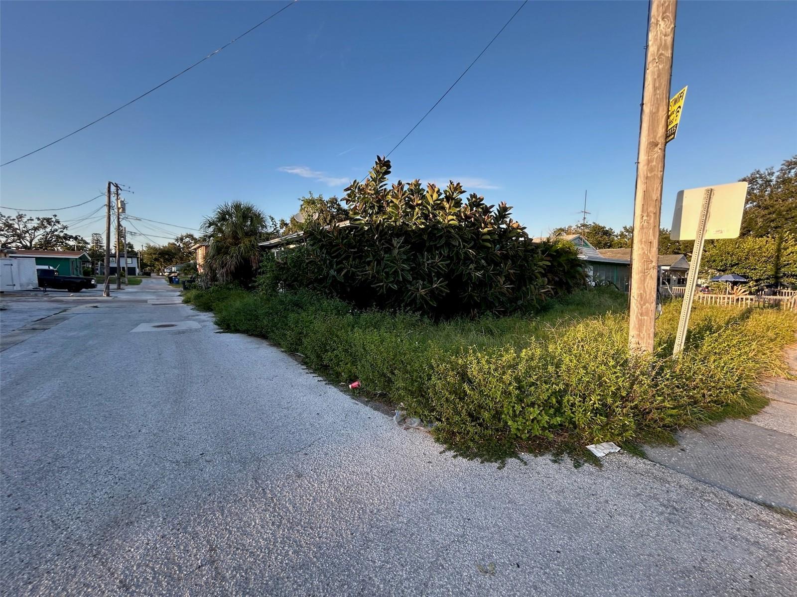 Image 16 of 55 For 877 22nd Avenue S