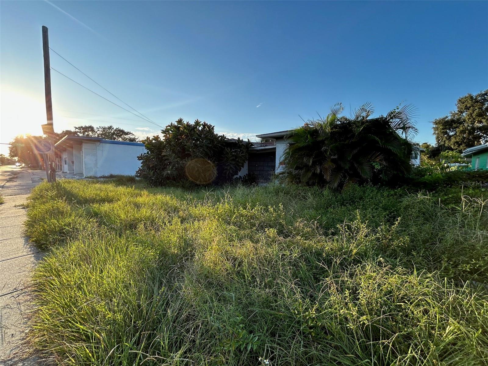 Image 18 of 55 For 877 22nd Avenue S