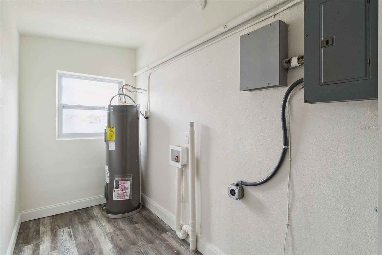 Image 21 of 27 For 2015 Coolidge Avenue