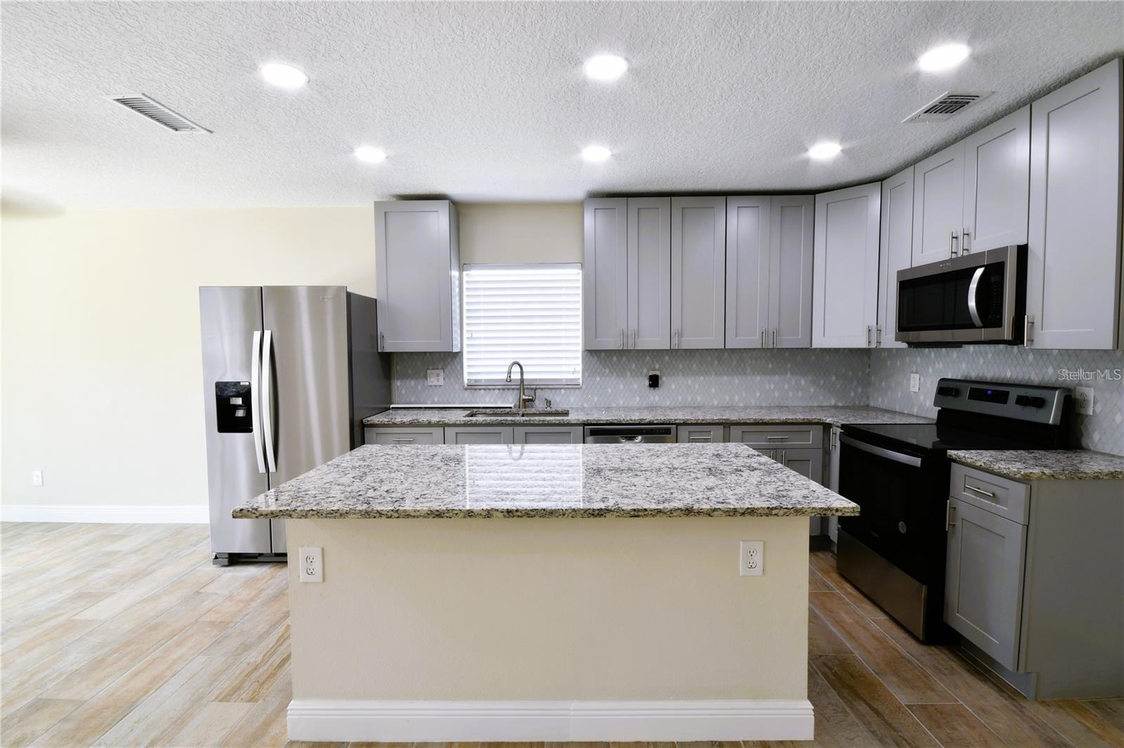 Image 7 of 19 For 450 Obispo Avenue