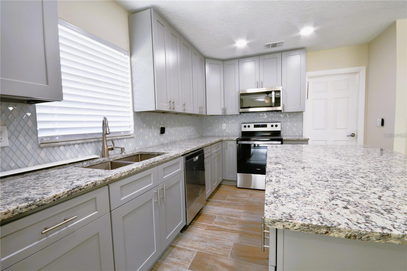 Image 8 of 19 For 450 Obispo Avenue