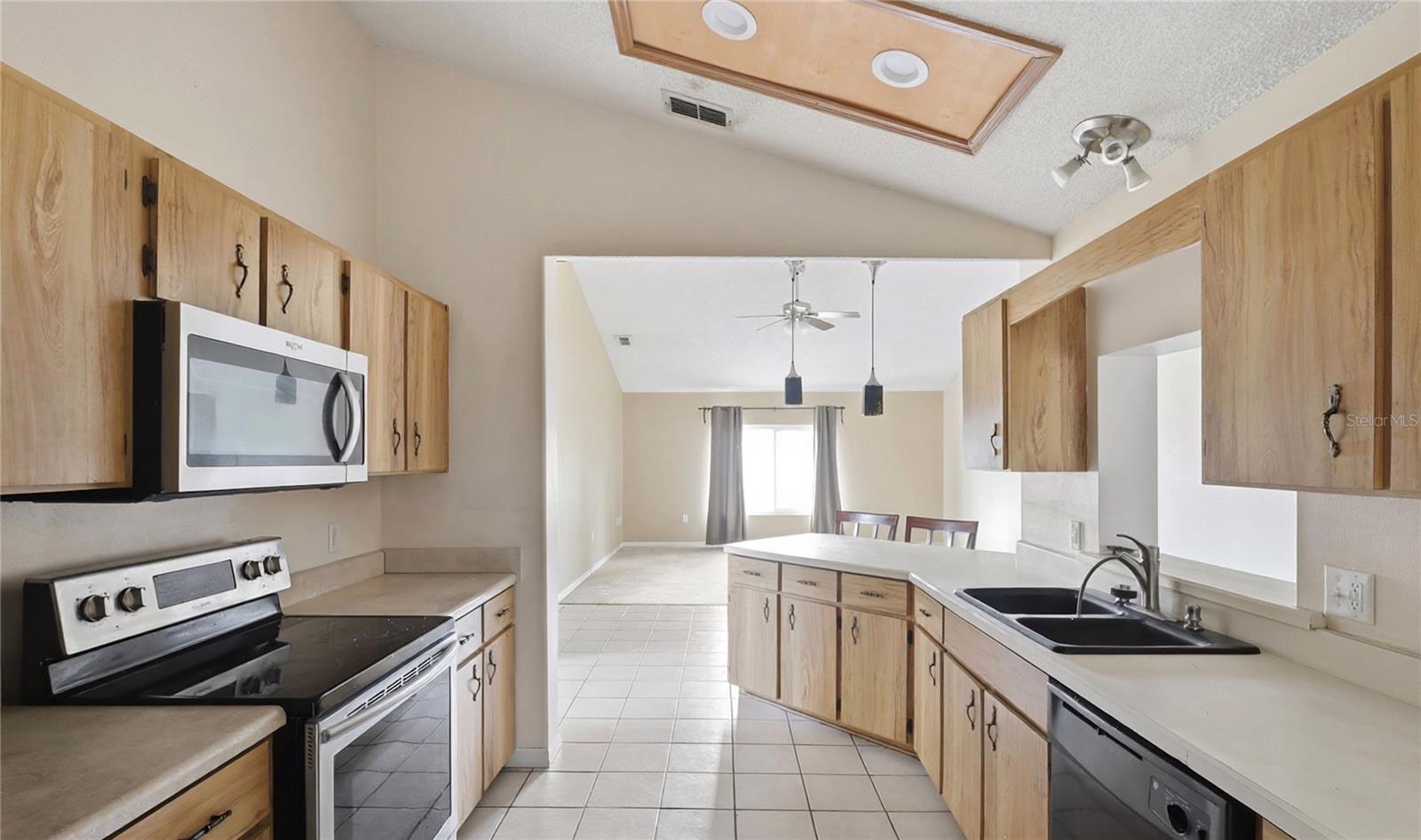 Image 11 of 29 For 1731 Hazelton Avenue