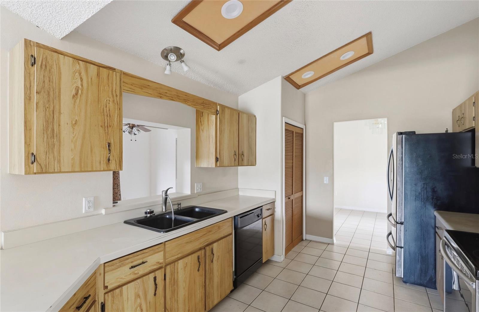 Image 12 of 29 For 1731 Hazelton Avenue