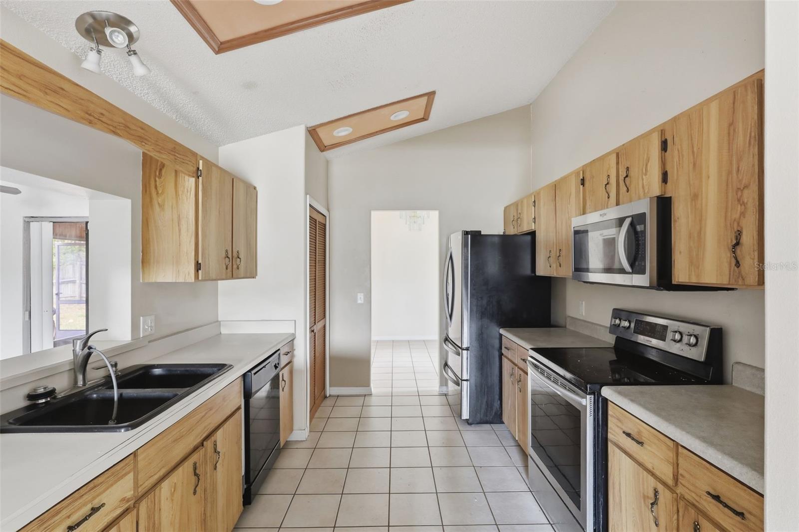 Image 14 of 29 For 1731 Hazelton Avenue