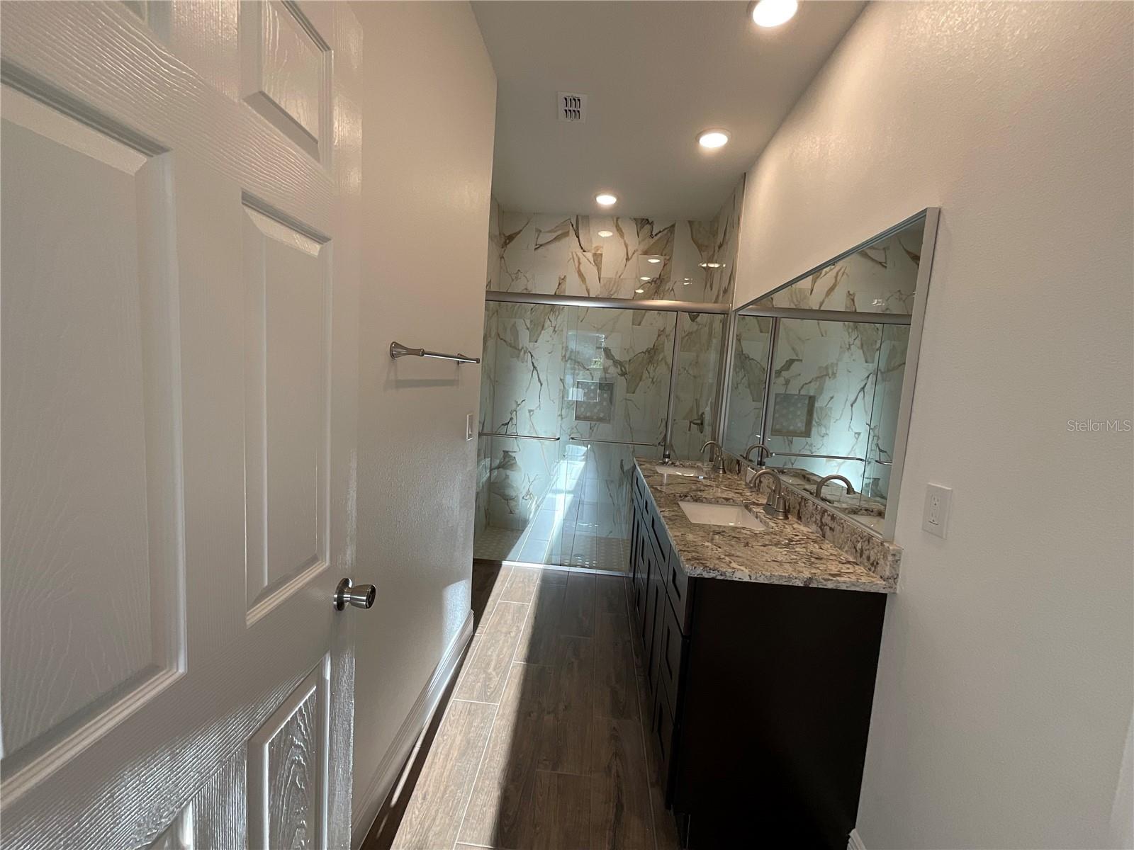 Image 19 of 25 For 1835 Rio Grande Avenue