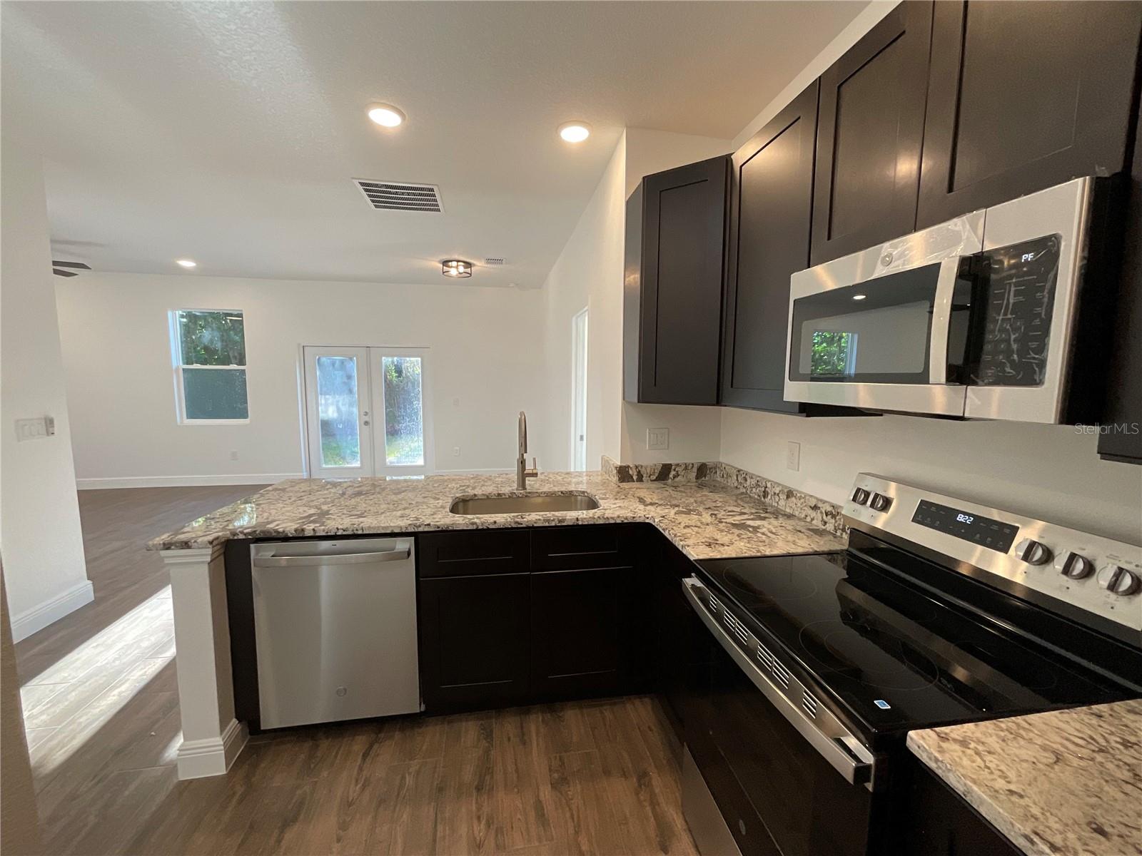 Image 8 of 25 For 1835 Rio Grande Avenue