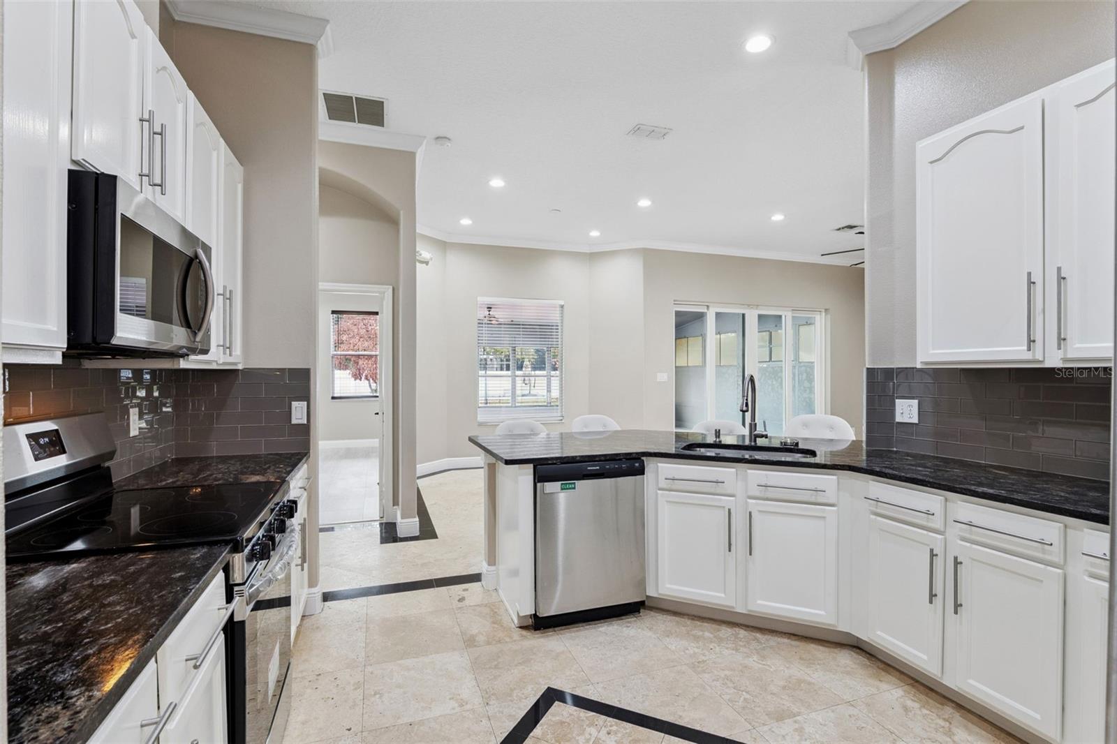 Image 10 of 48 For 1825 Amaryllis Circle