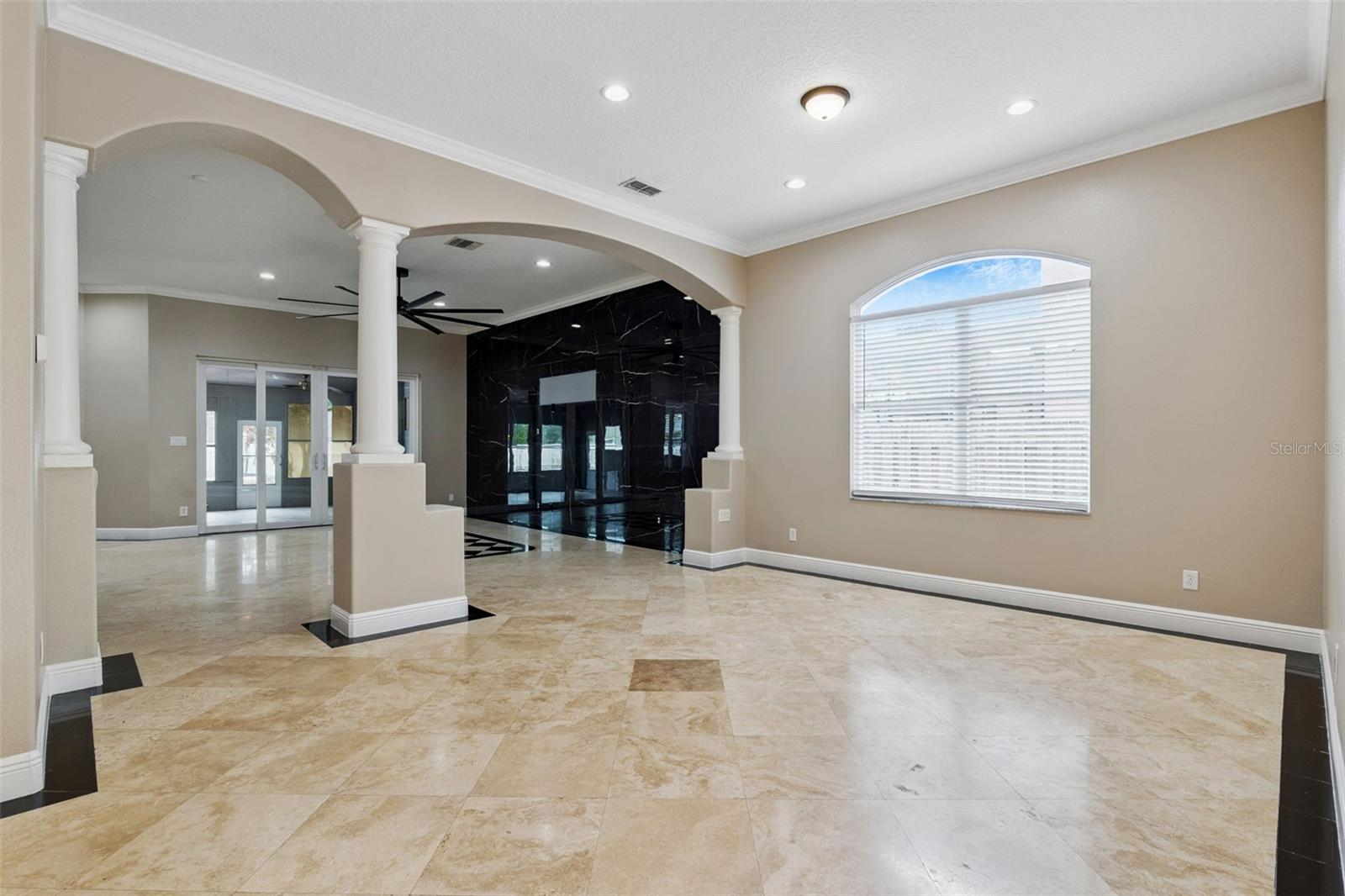 Image 15 of 48 For 1825 Amaryllis Circle