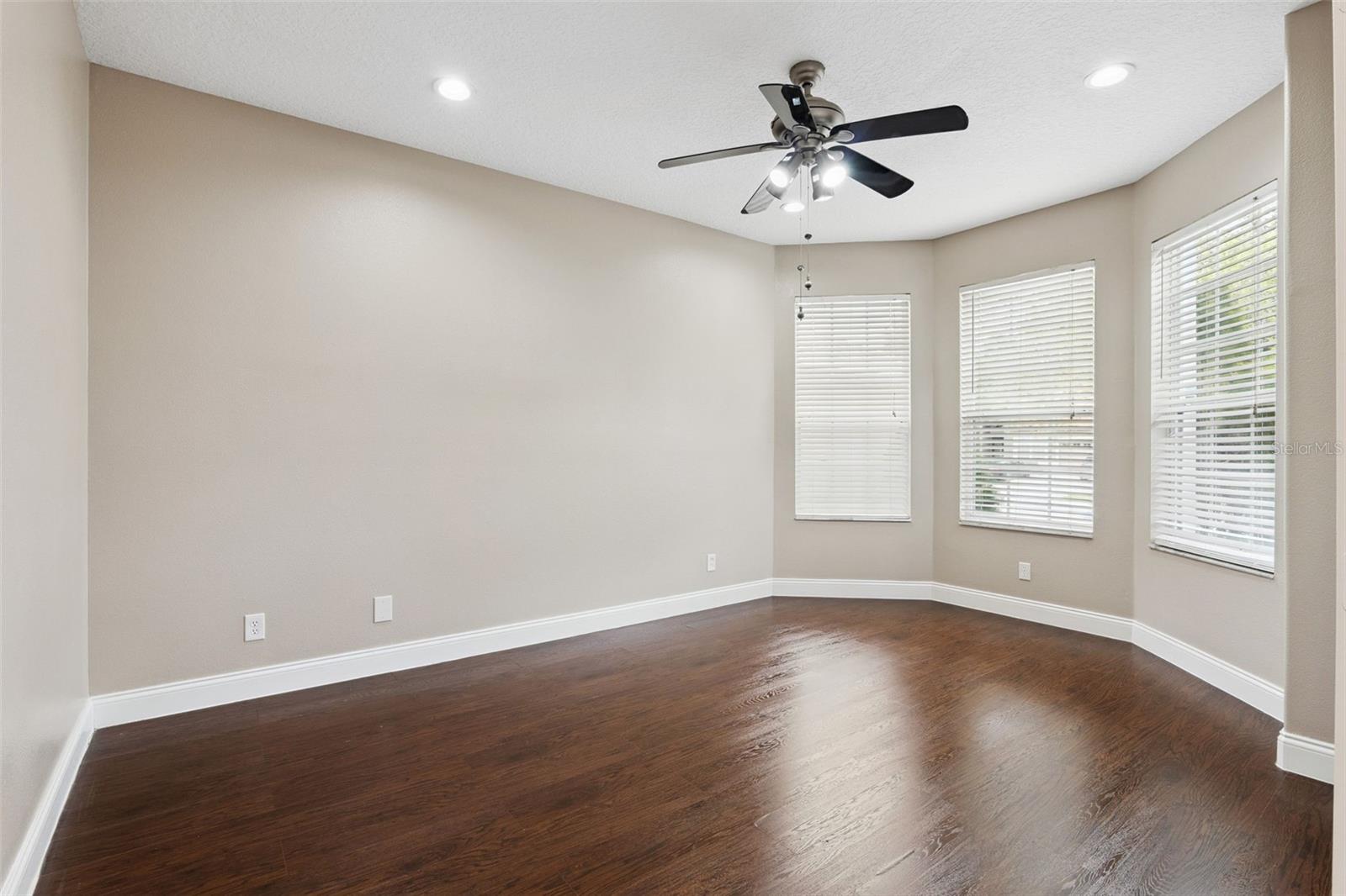 Image 17 of 48 For 1825 Amaryllis Circle