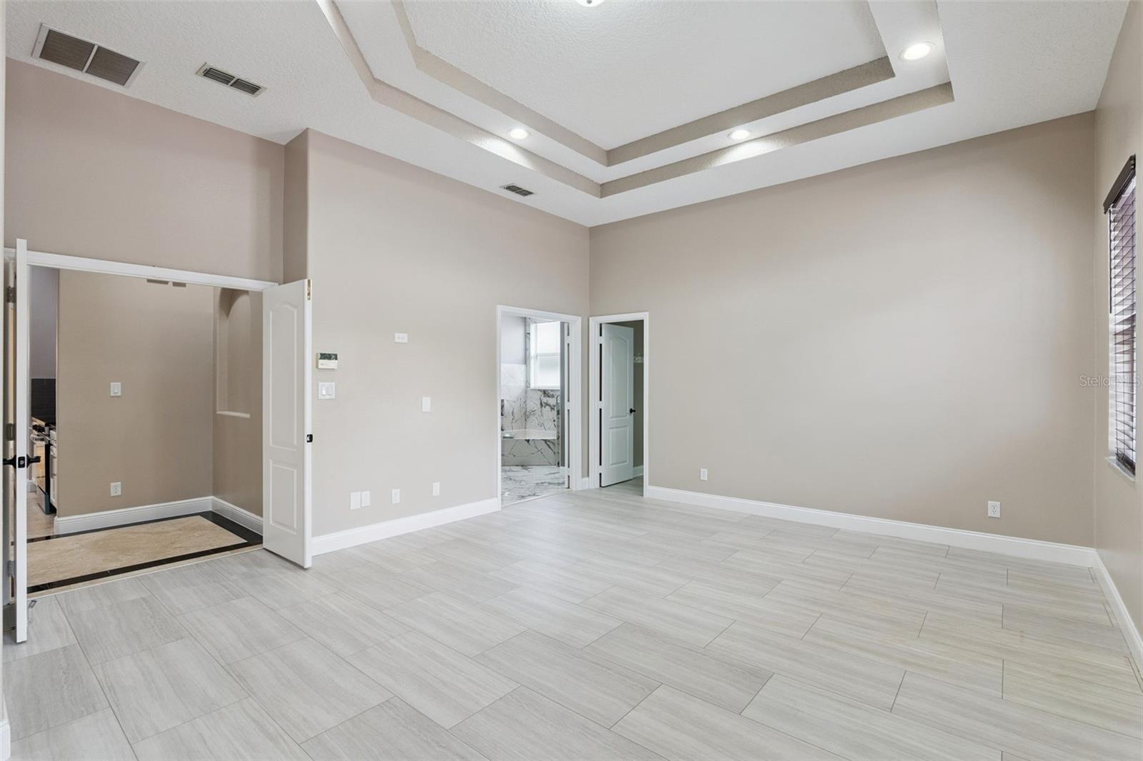 Image 18 of 48 For 1825 Amaryllis Circle