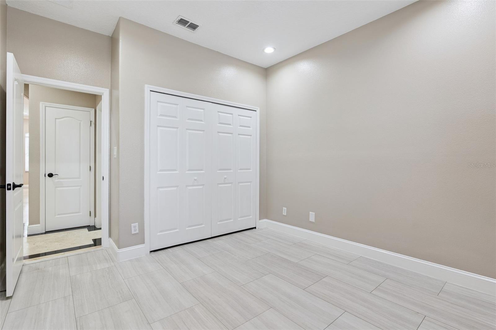 Image 21 of 48 For 1825 Amaryllis Circle