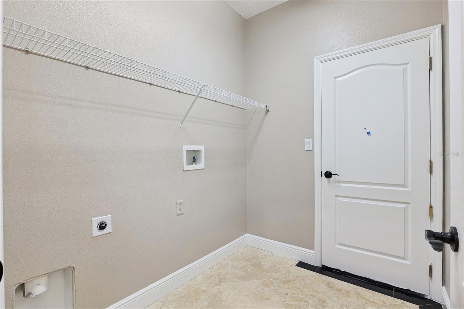 Image 27 of 48 For 1825 Amaryllis Circle