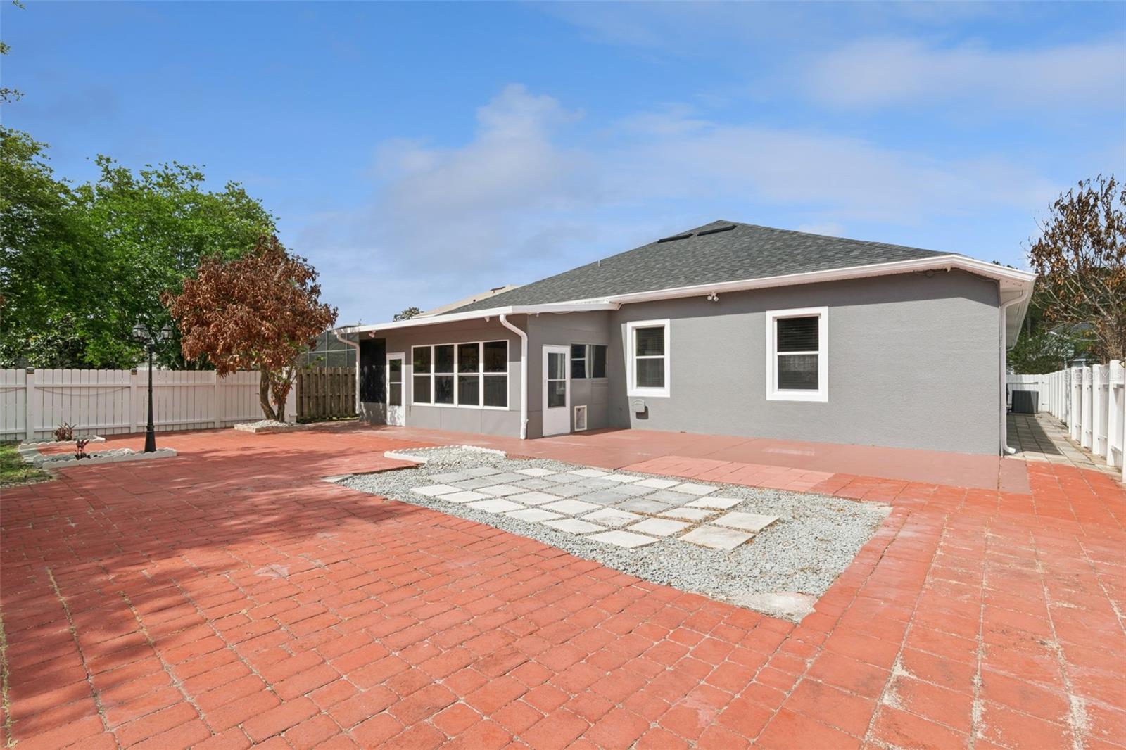 Image 34 of 48 For 1825 Amaryllis Circle