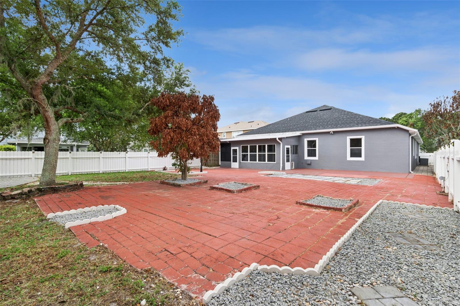 Image 35 of 48 For 1825 Amaryllis Circle