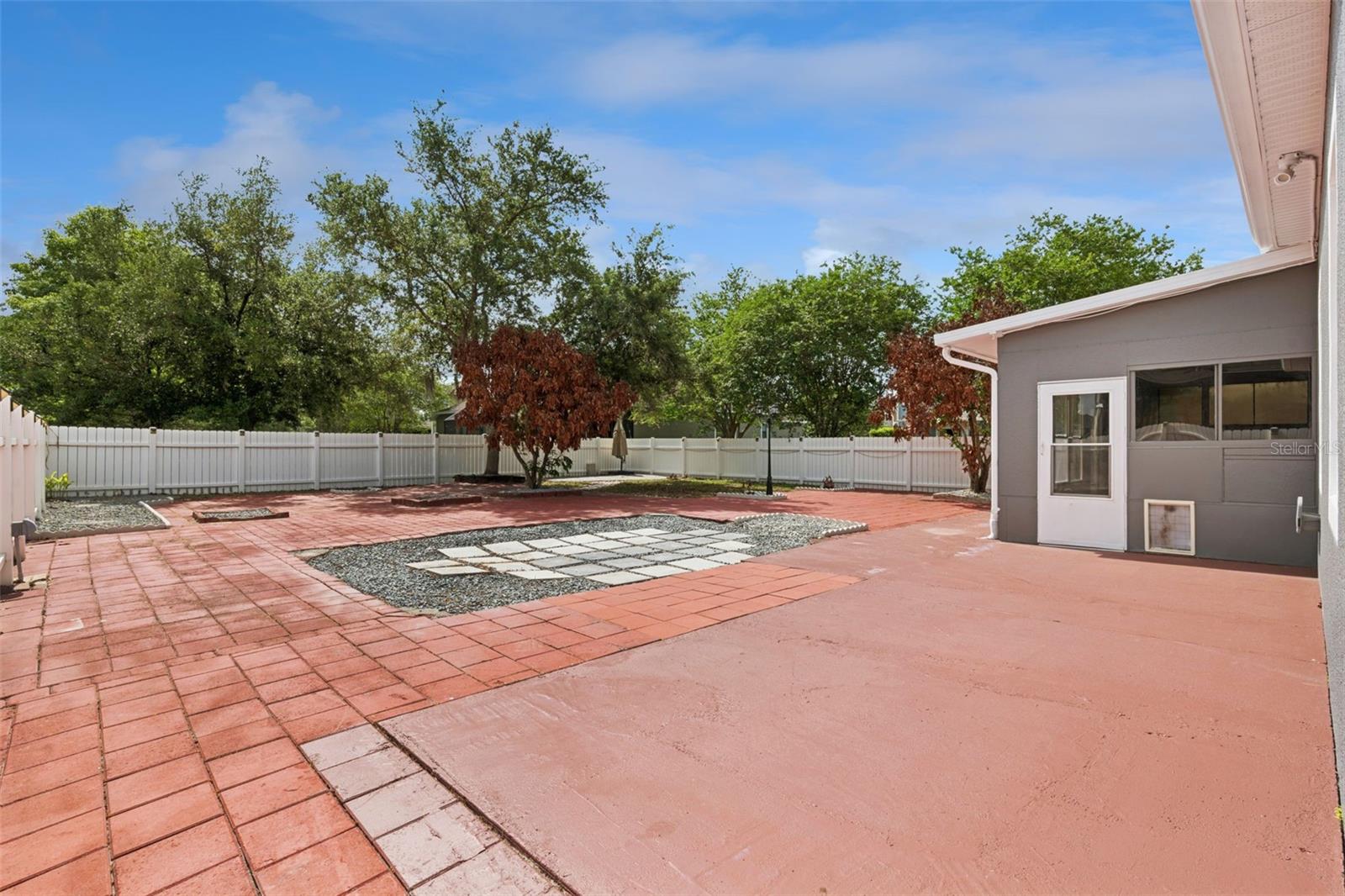 Image 36 of 48 For 1825 Amaryllis Circle