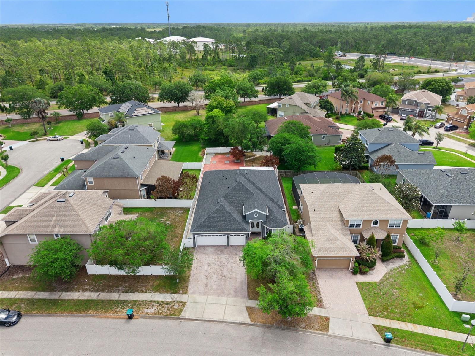 Image 39 of 48 For 1825 Amaryllis Circle