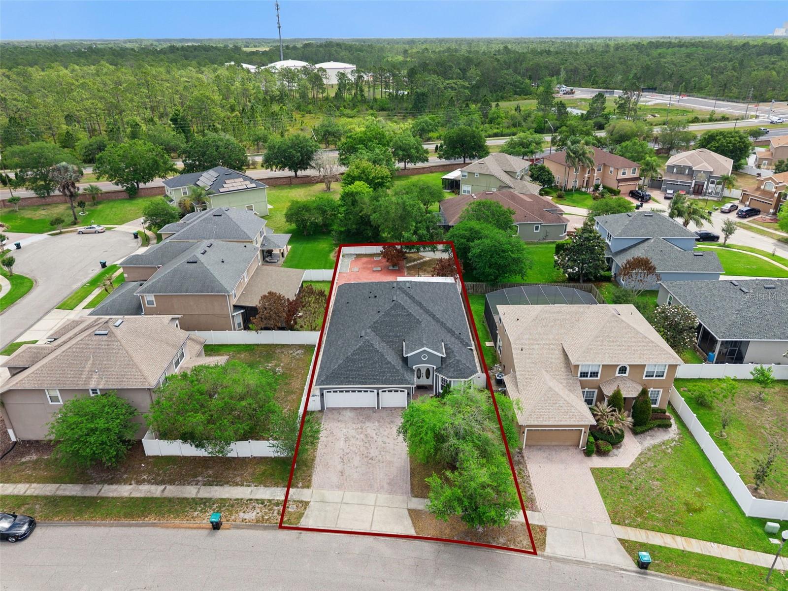 Image 40 of 48 For 1825 Amaryllis Circle