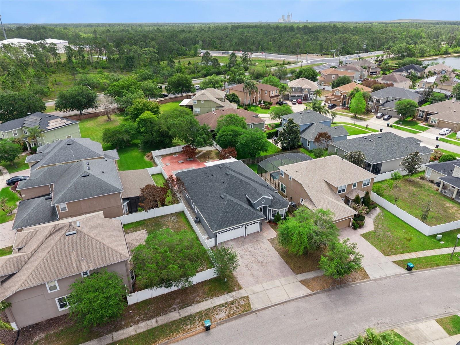 Image 42 of 48 For 1825 Amaryllis Circle