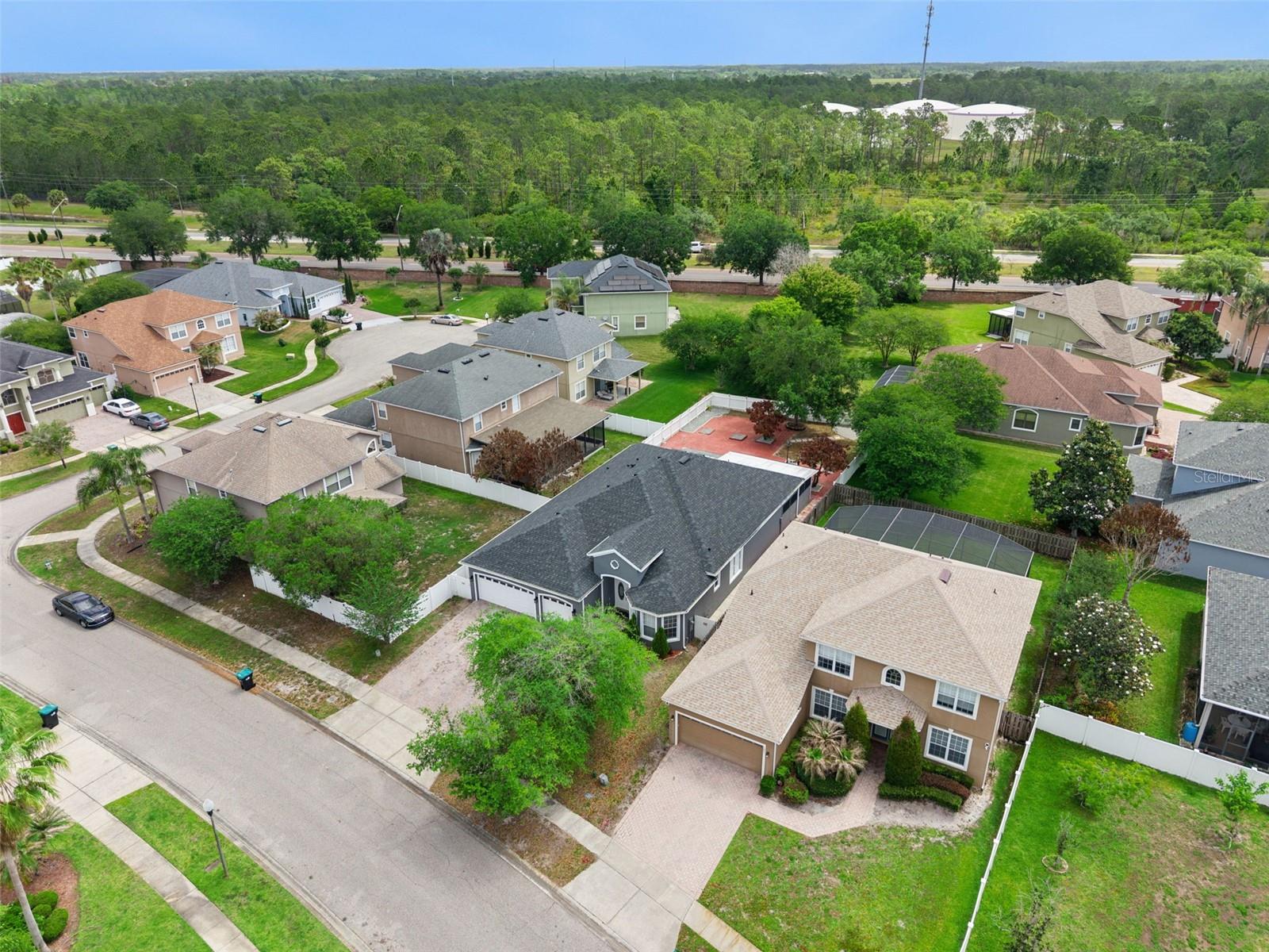 Image 44 of 48 For 1825 Amaryllis Circle