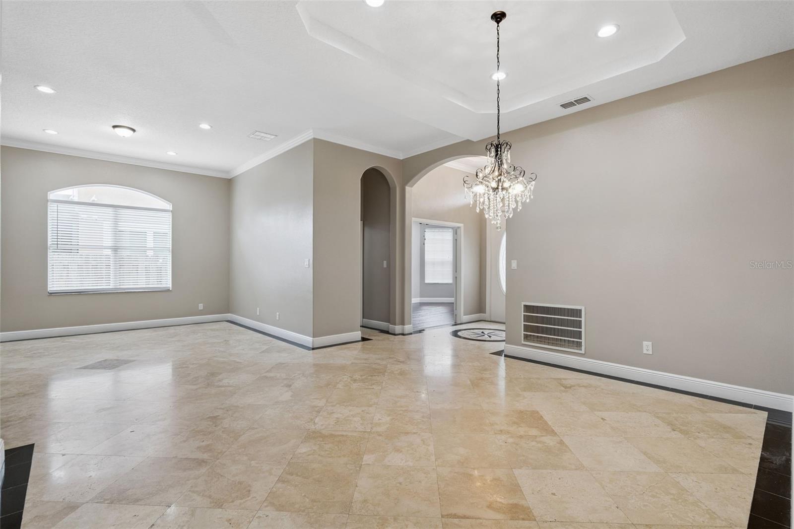 Image 5 of 48 For 1825 Amaryllis Circle