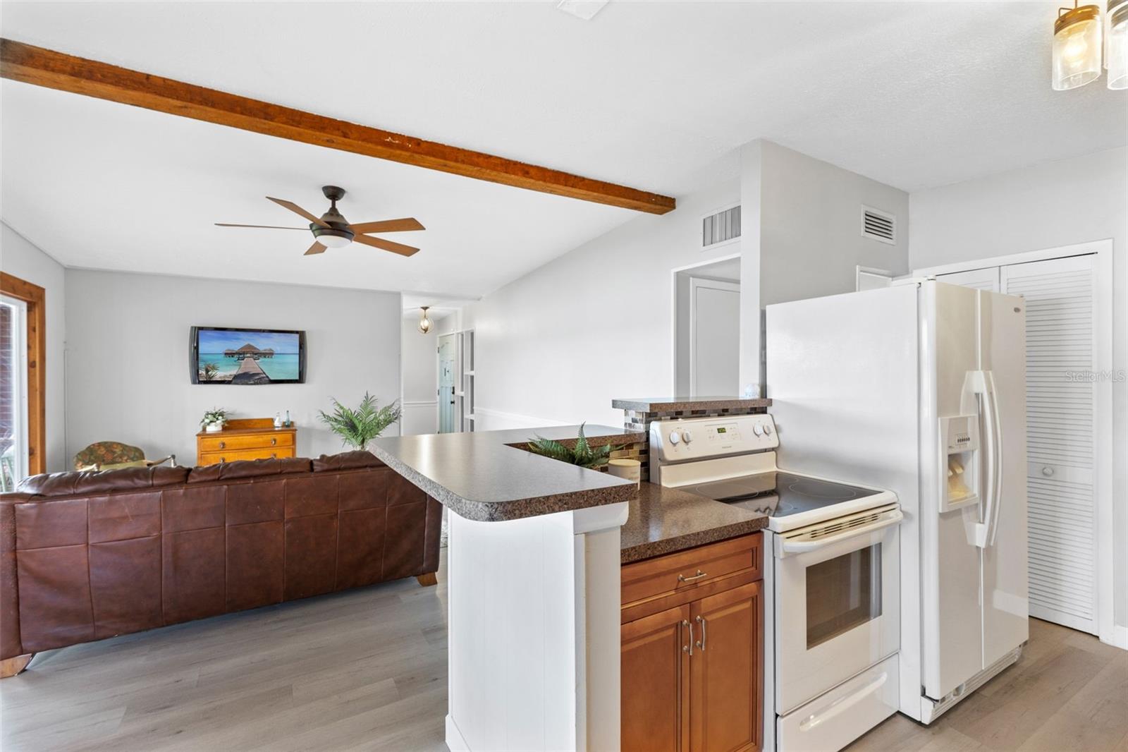 Image 11 of 36 For 620 Lake Drive