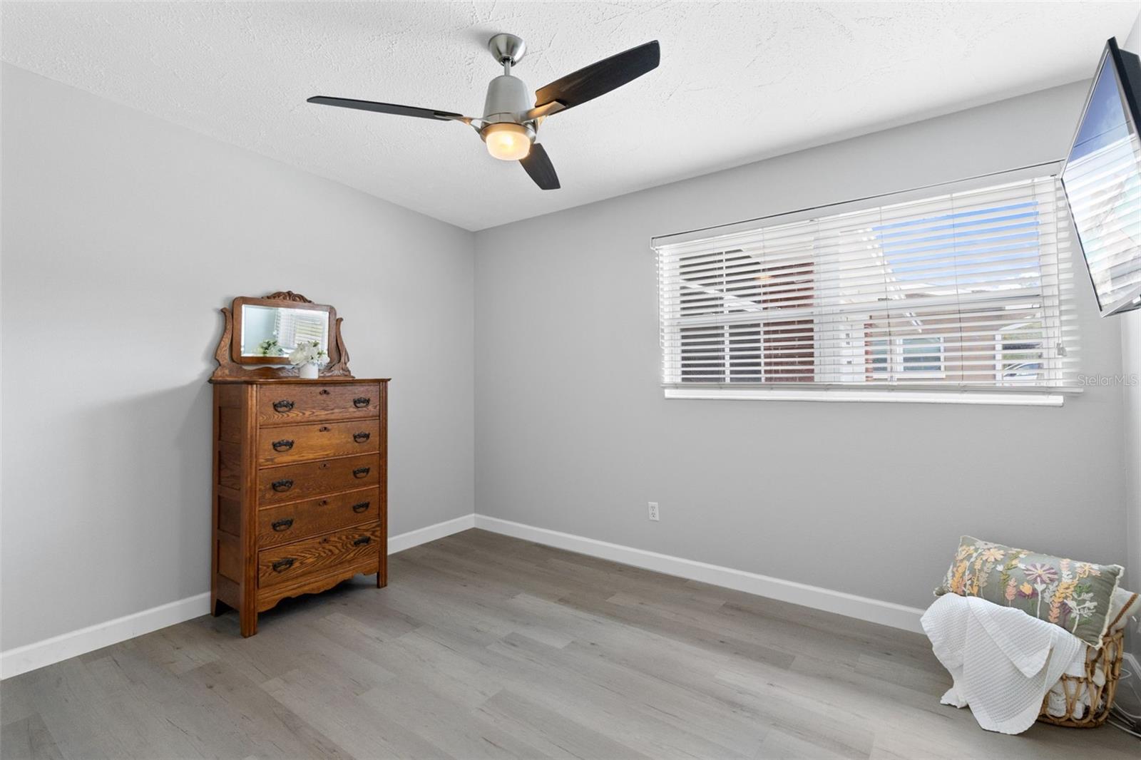 Image 16 of 36 For 620 Lake Drive