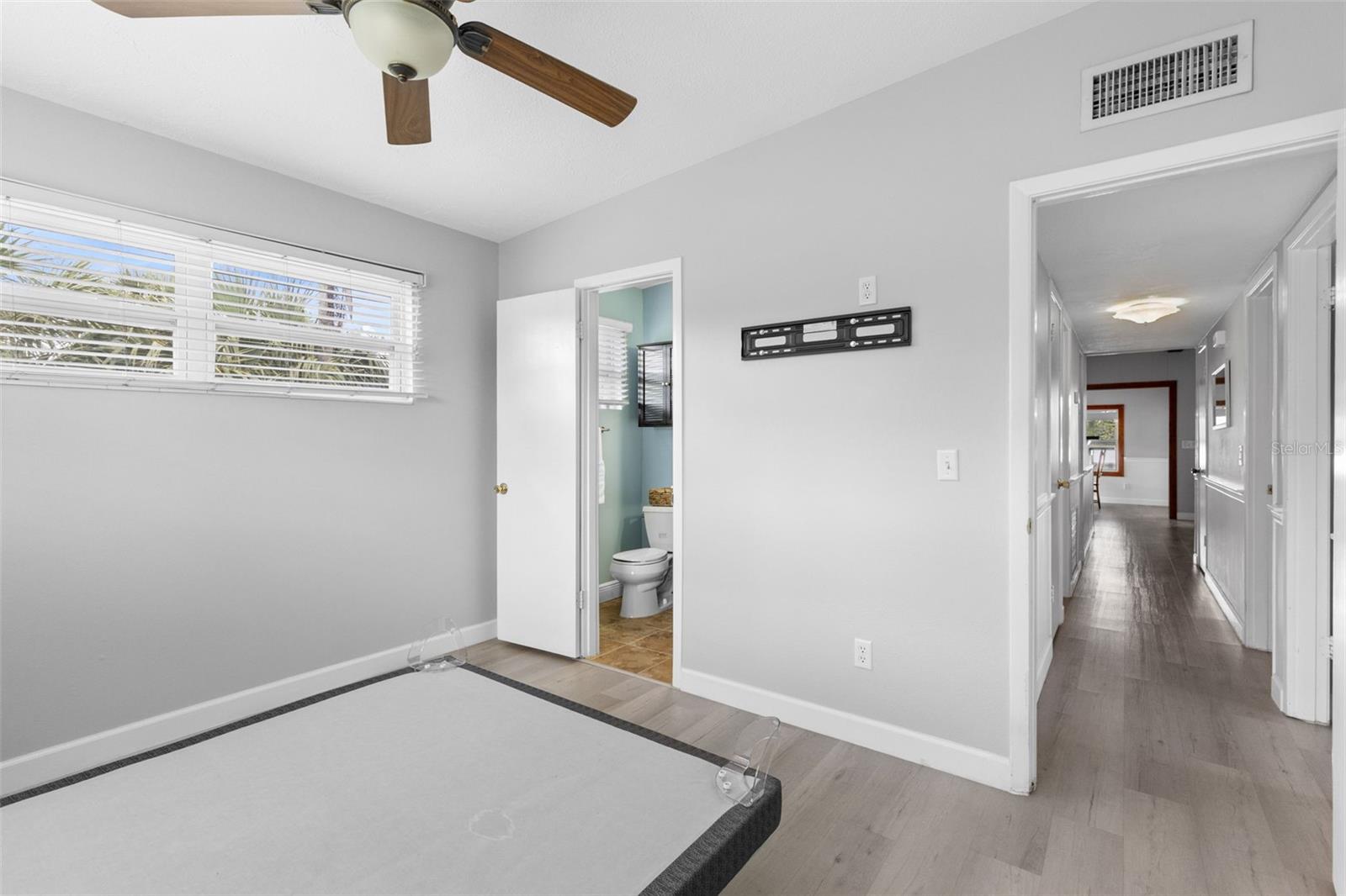 Image 20 of 36 For 620 Lake Drive