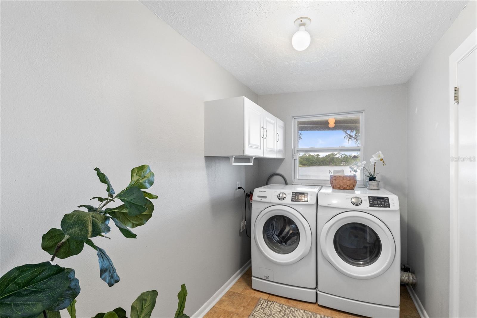 Image 22 of 36 For 620 Lake Drive