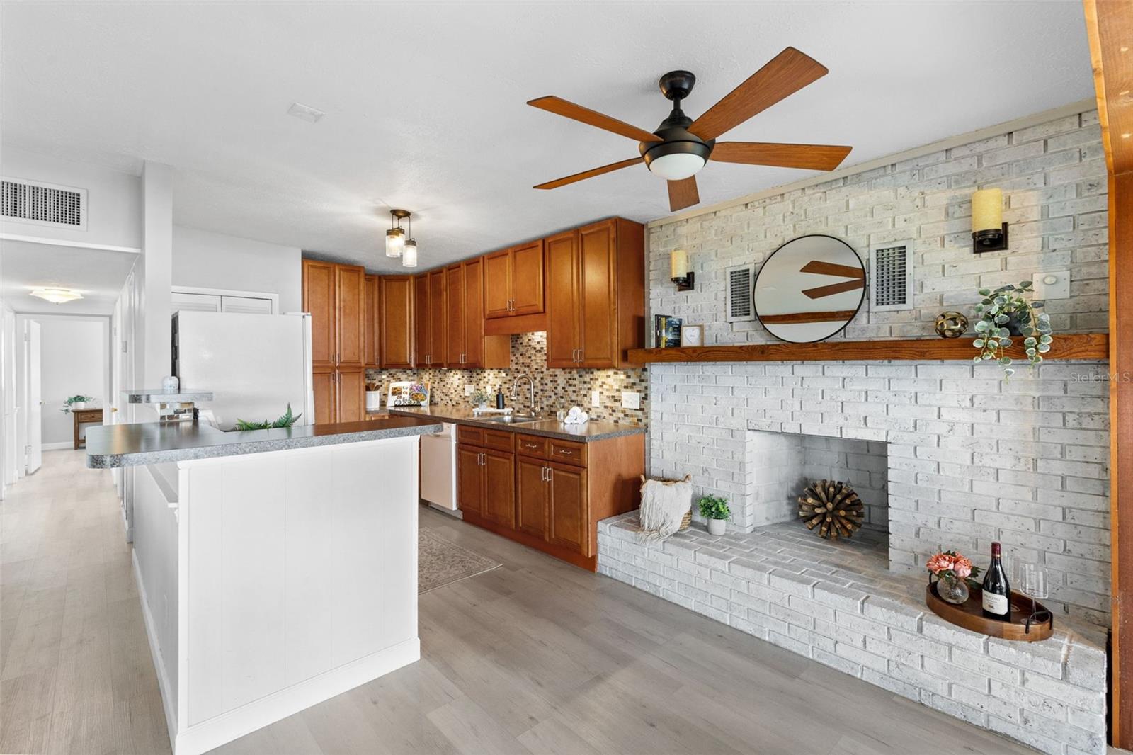 Image 9 of 36 For 620 Lake Drive