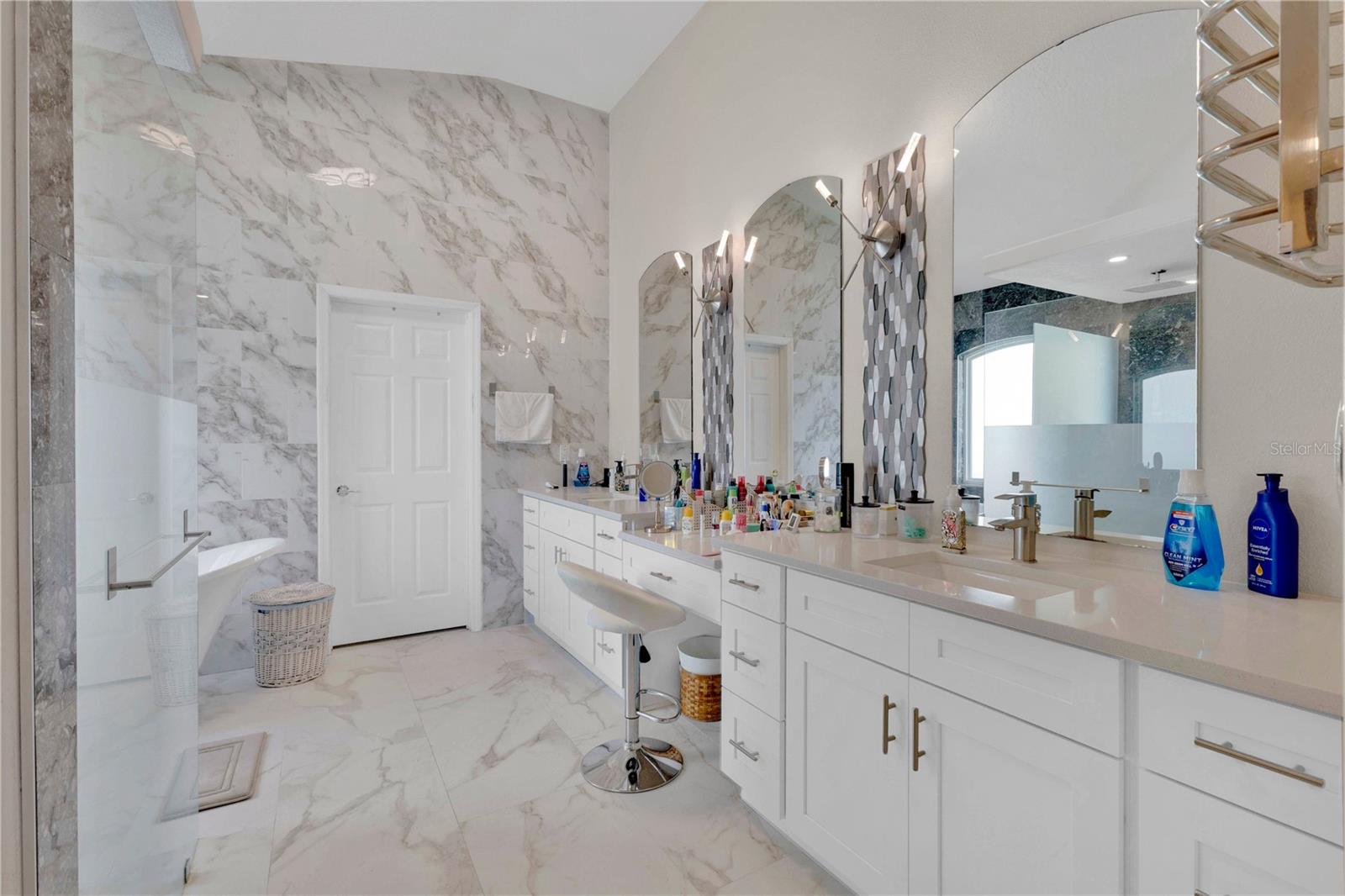 Image 14 of 36 For 2056 Autumn View Drive