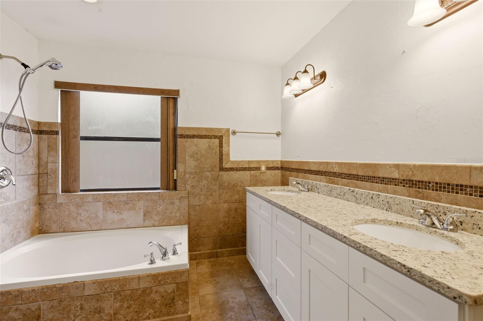 Image 13 of 33 For 205 Angeles Road