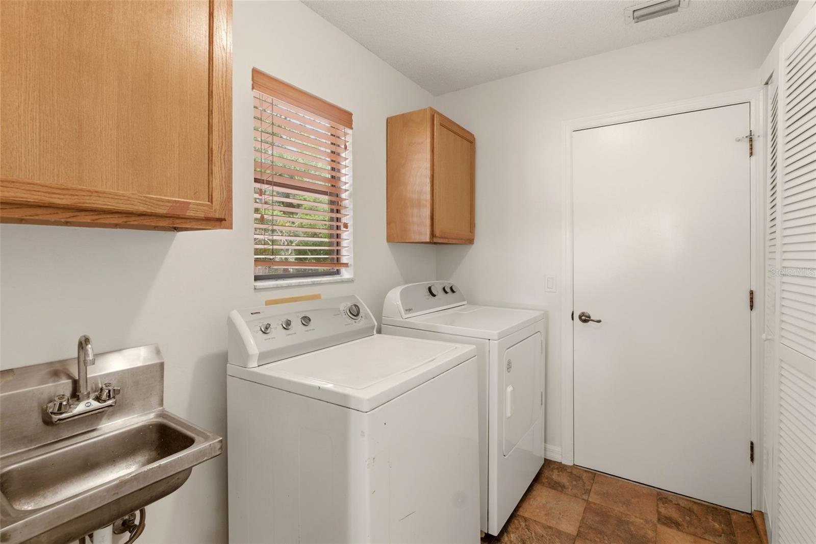 Image 19 of 33 For 205 Angeles Road