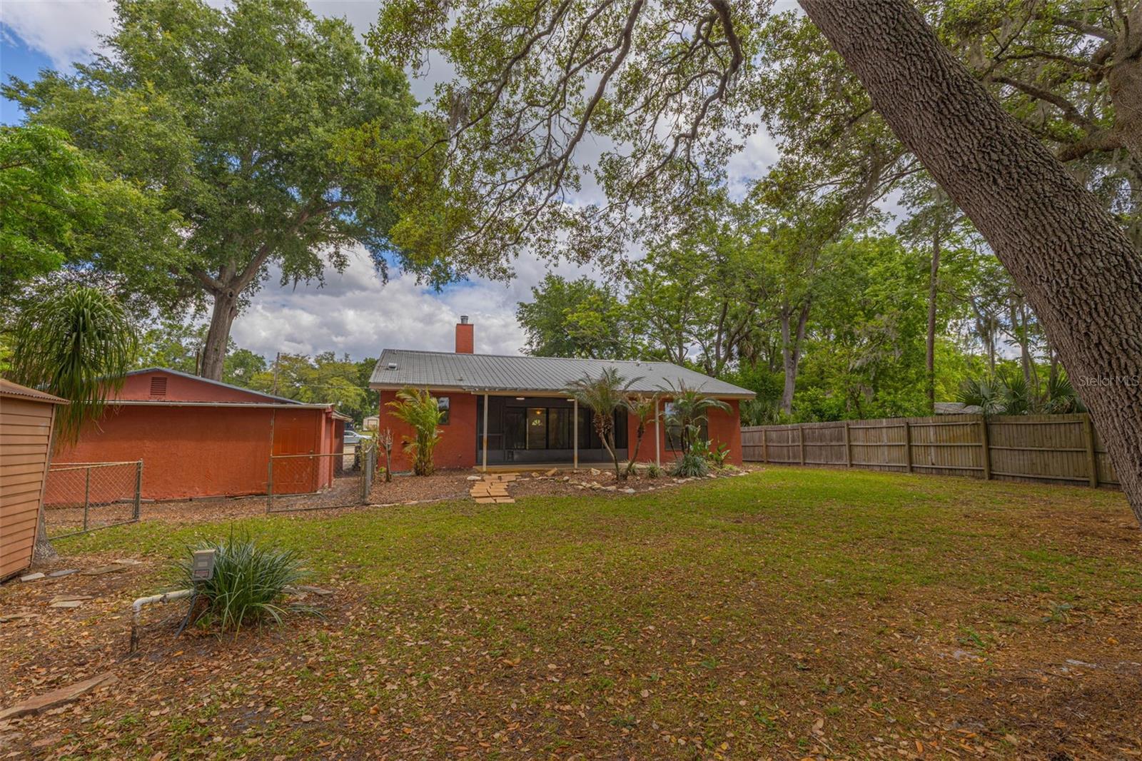 Image 22 of 33 For 205 Angeles Road