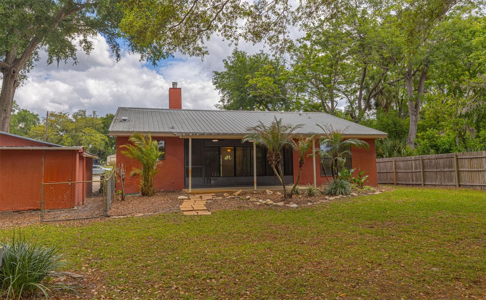 Image 23 of 33 For 205 Angeles Road