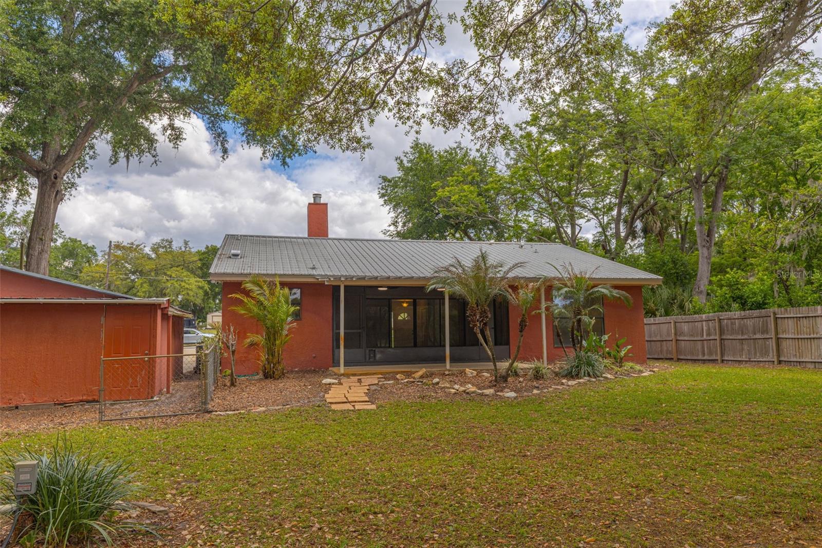 Image 24 of 33 For 205 Angeles Road