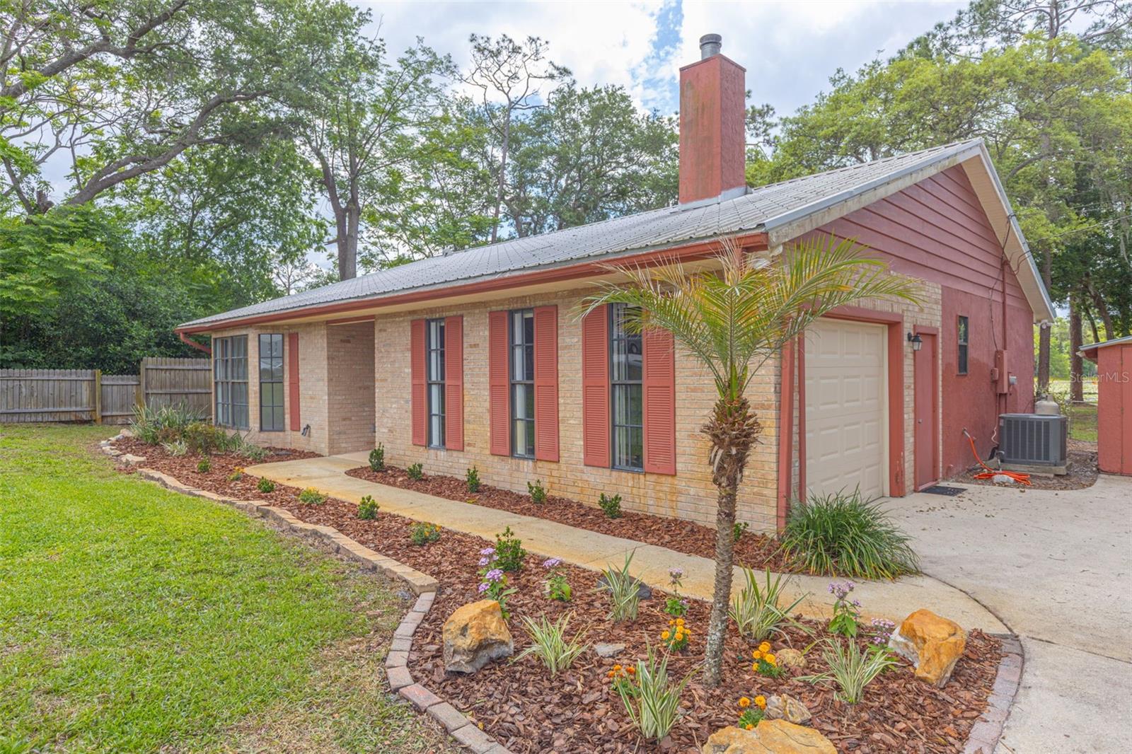 Image 5 of 33 For 205 Angeles Road