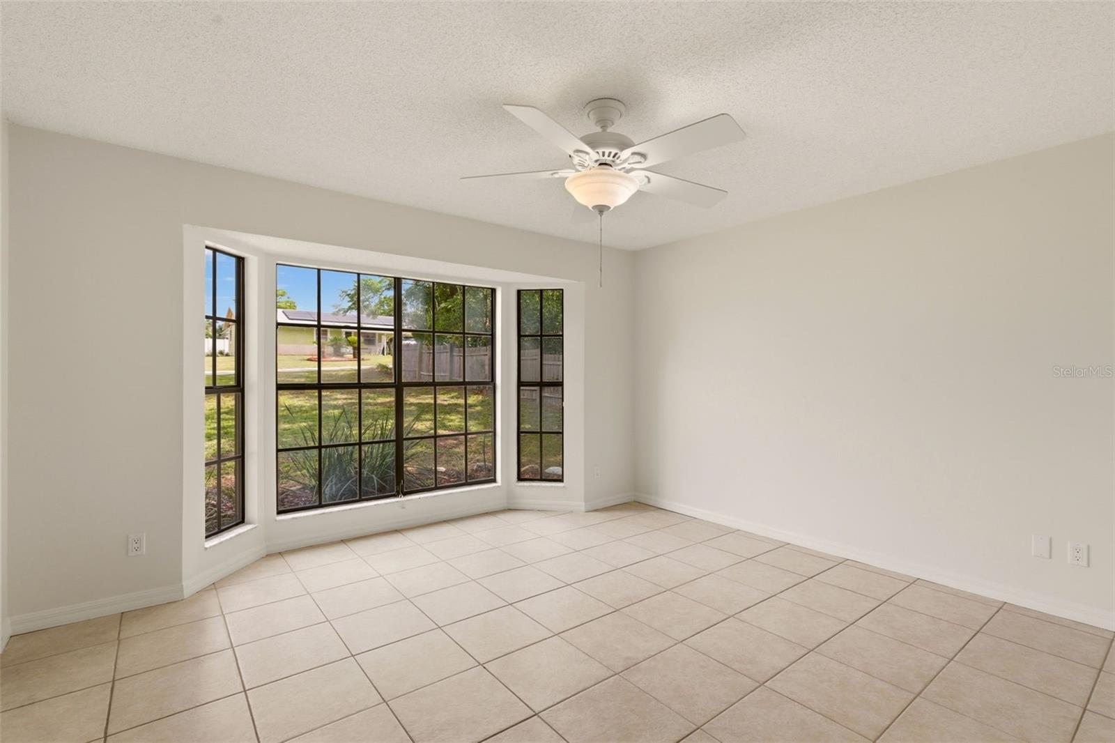 Image 7 of 33 For 205 Angeles Road